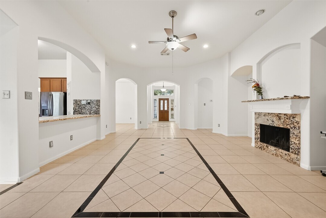 11406 Rock Bridge Ln in Sugar Land, TX - Building Photo