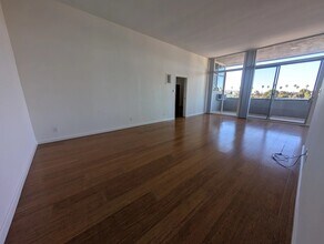 11936 Darlington Ave in Los Angeles, CA - Building Photo - Building Photo