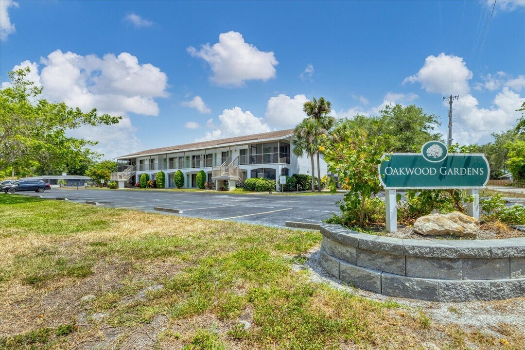 4035 S School Ave in Sarasota, FL - Building Photo