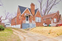 7042 Corbitt Ave in University City, MO - Foto de edificio - Building Photo