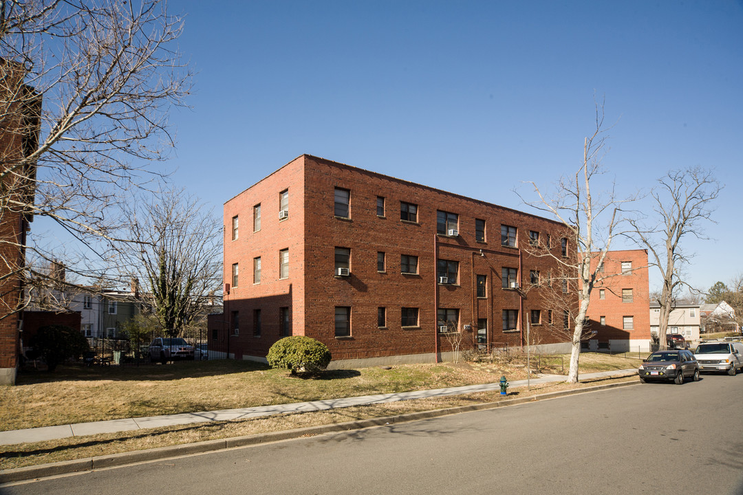 208 Kenilworth Ave NE in Washington, DC - Building Photo