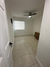 9725 Fontainebleau Blvd in Miami, FL - Building Photo - Building Photo