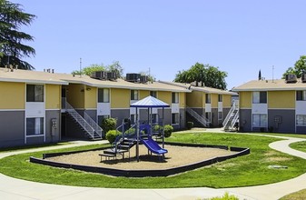 Sycamore Heights in Fresno, CA - Building Photo - Building Photo