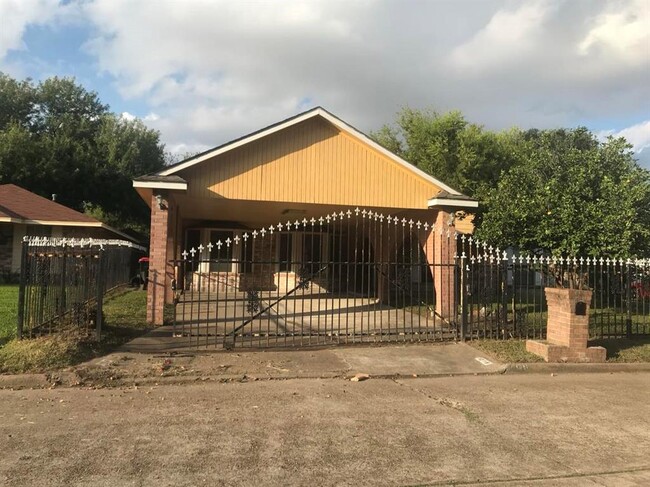 property at 1018 Fruitvale Dr