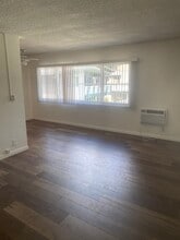 4934 Woodman Ave, Unit Unit 6 in Sherman Oaks, CA - Building Photo - Building Photo