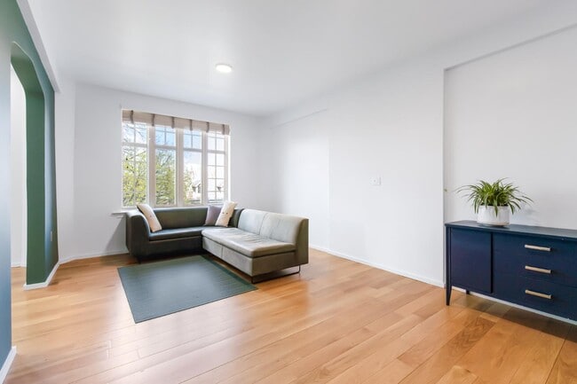 property at 1525 N Front St