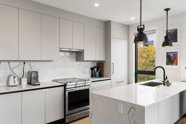 75 W Broadway in Boston, MA - Building Photo - Building Photo