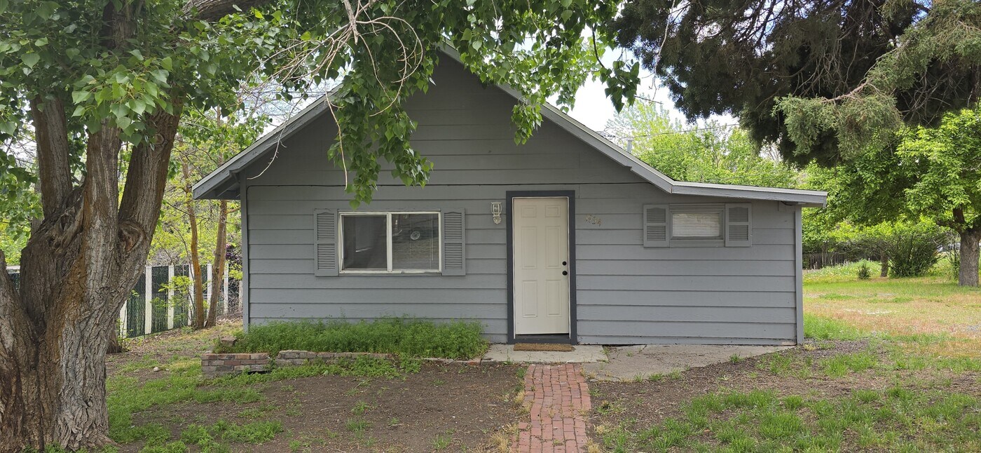 1934 Worden Ave in Klamath Falls, OR - Building Photo