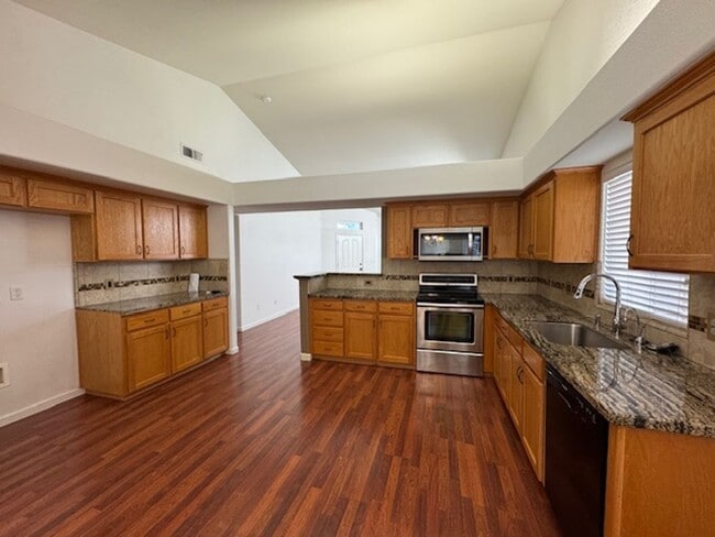 2660 E Plymouth Way in Fresno, CA - Building Photo - Building Photo