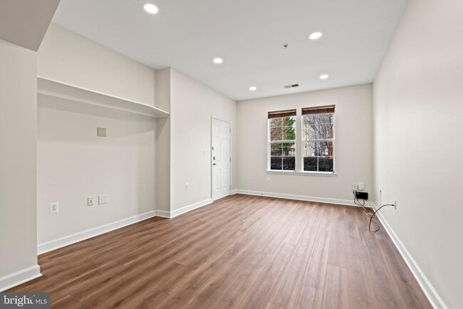 22769 Fountain Grove Square in Ashburn, VA - Building Photo - Building Photo