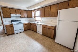 325 Kaymar Dr in Buffalo, NY - Building Photo - Building Photo