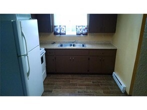 605 Pleasant Ave in Marshall, MN - Building Photo - Building Photo