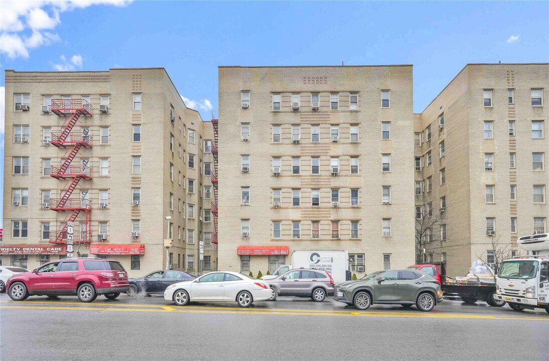 2190 Boston Rd in Bronx, NY - Building Photo