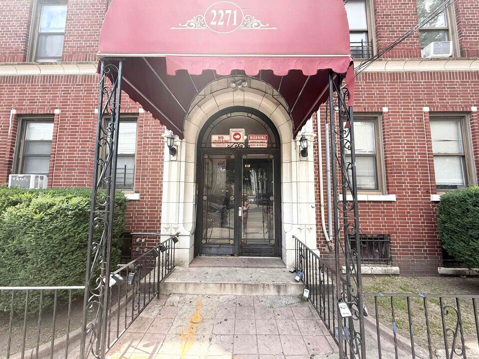2271 John F. Kennedy Blvd in Jersey City, NJ - Building Photo