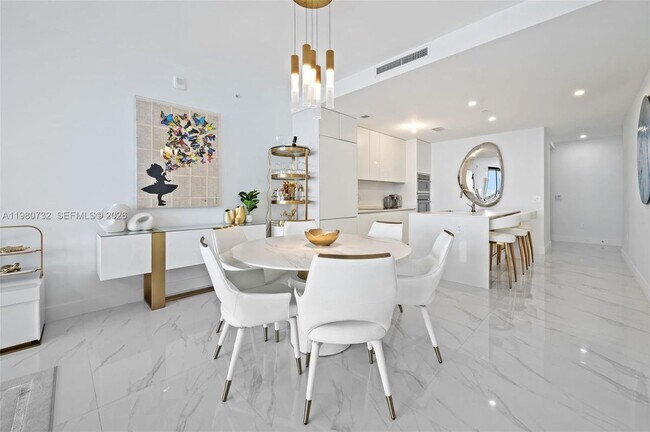 700 NE 24th St in Miami, FL - Building Photo - Building Photo