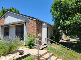 Enterprise Estates in Enterprise, KS - Building Photo
