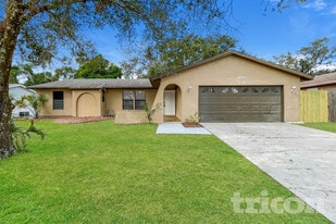 1314 Oakcrest Dr in Brandon, FL - Building Photo