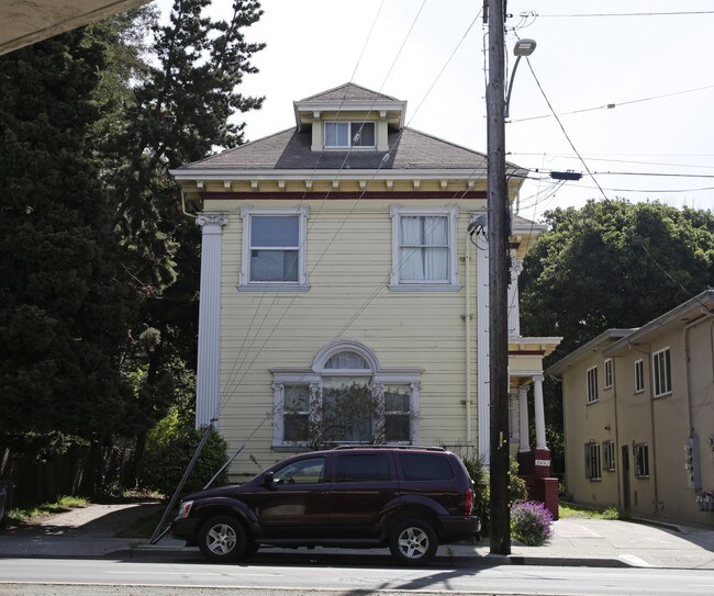 5442 Claremont Ave in Oakland, CA - Foto de edificio - Building Photo
