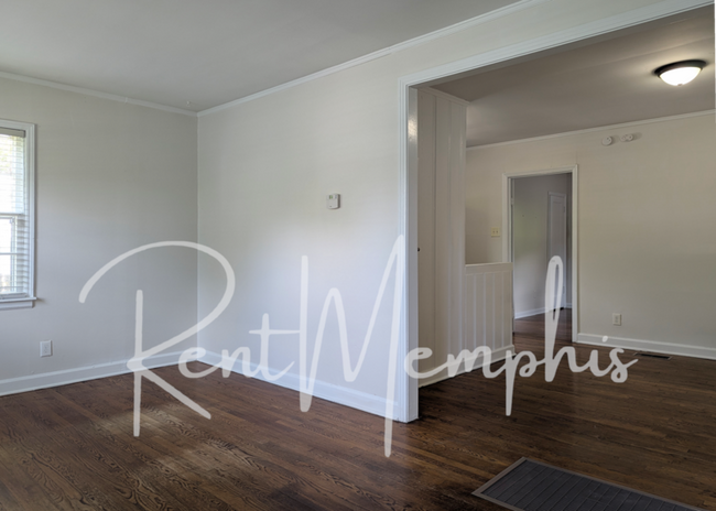 property at 72 S Larchmont Dr