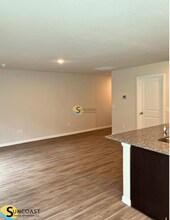 1365 Tan Tara Trl in Jacksonville, FL - Foto de edificio - Building Photo