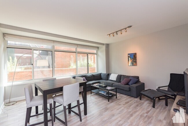 property at 211 E Ohio St