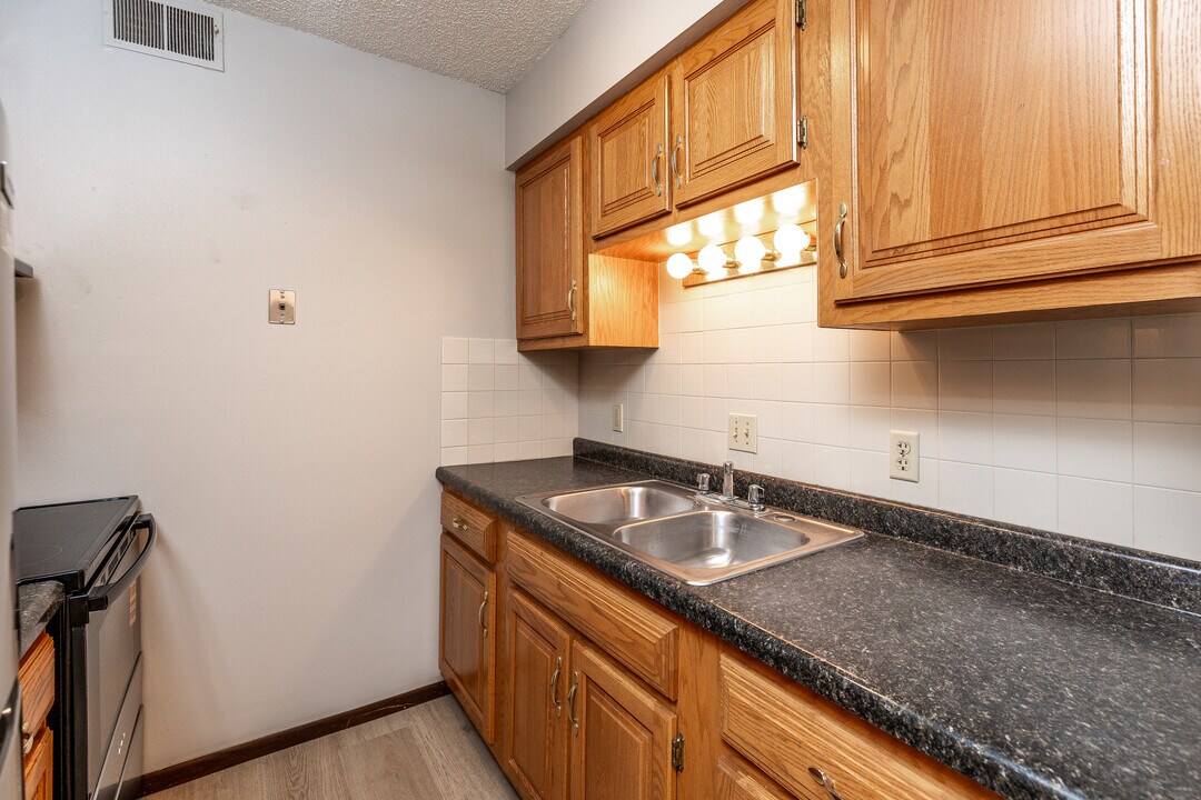 Elmcrest in Cedar Falls, IA - Building Photo