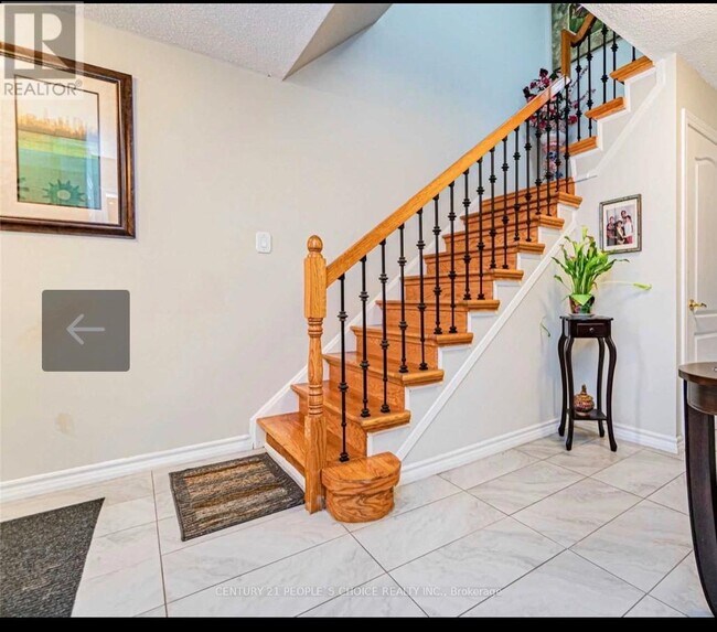 30 Clarridge Ct in Brampton, ON - Building Photo - Building Photo