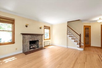 18 Hathaway Dr in Garden City, NY - Building Photo - Building Photo