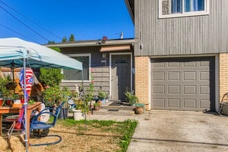 5139 SE Tolman St in Portland, OR - Building Photo - Building Photo