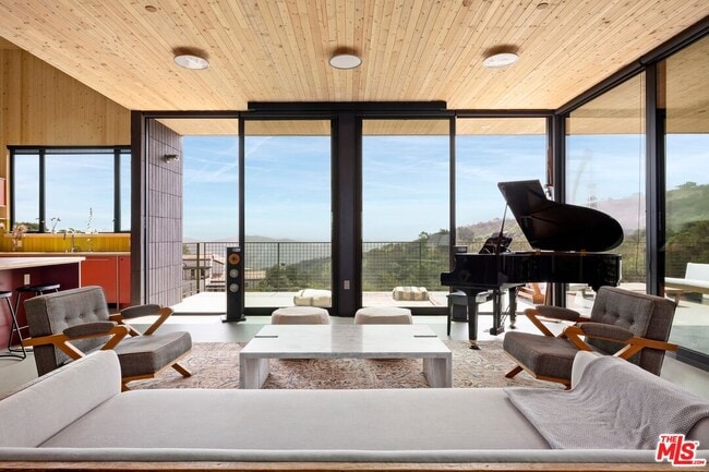 20485 Medley Ln in Topanga, CA - Building Photo - Building Photo