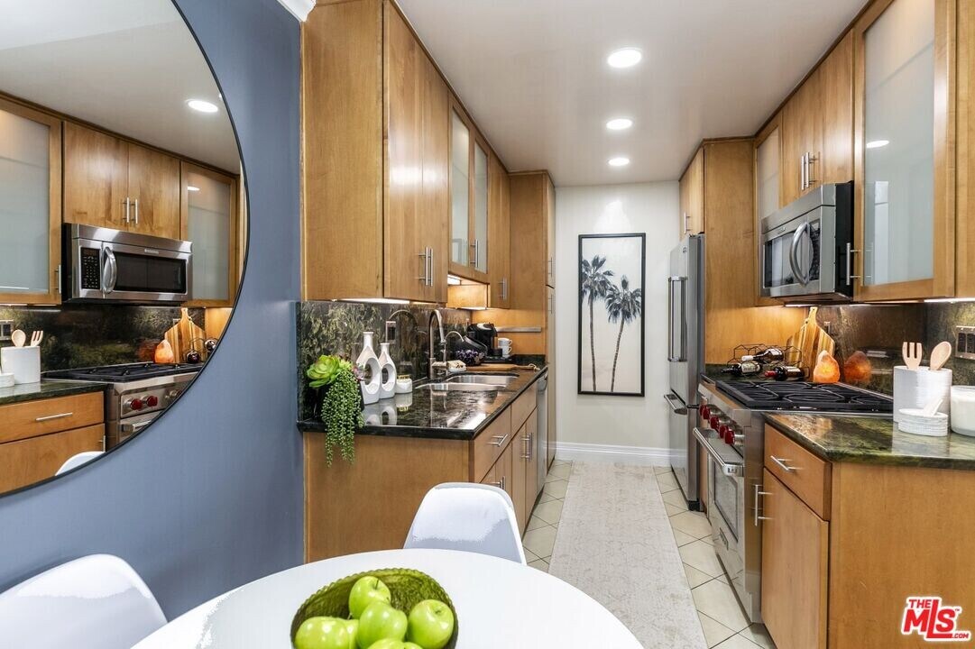 2721 2nd St in Santa Monica, CA - Building Photo