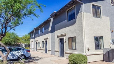 Crystal Creek in Phoenix, AZ - Building Photo - Building Photo