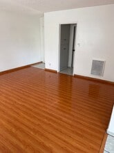 7657 Sepulveda Blvd, Unit 34 in Los Angeles, CA - Building Photo - Building Photo