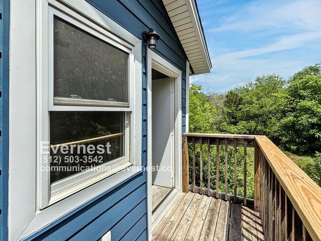 10905 Elm St in Jonestown, TX - Foto de edificio - Building Photo