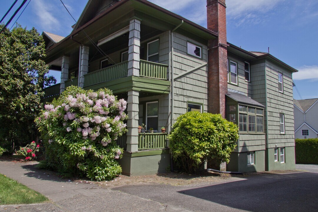 3324 S Kelly Ave in Portland, OR - Building Photo