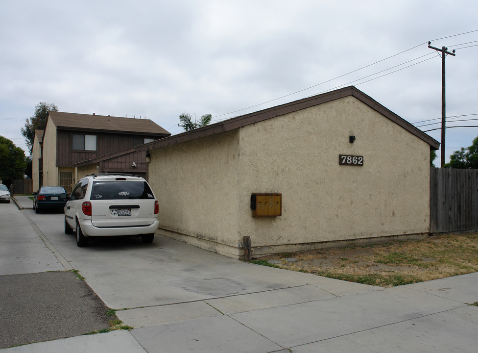 7862 Holt Ave in Huntington Beach, CA - Building Photo