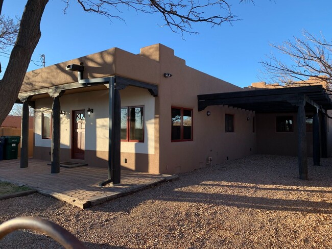 1325 Hickox St in Santa Fe, NM - Building Photo - Building Photo