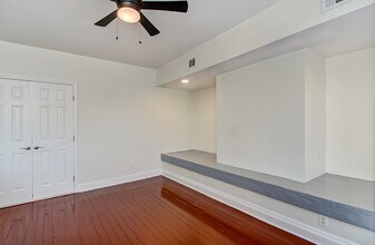 303 W Henry St, Unit B in Savannah, GA - Foto de edificio - Building Photo
