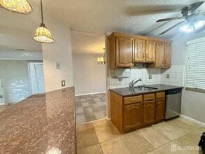 1 Carriage Pl in Edison, NJ - Building Photo - Building Photo