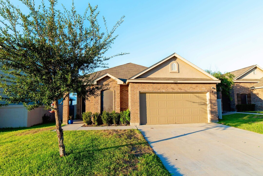 5514 Shorthorn Dr in Laredo, TX - Foto de edificio