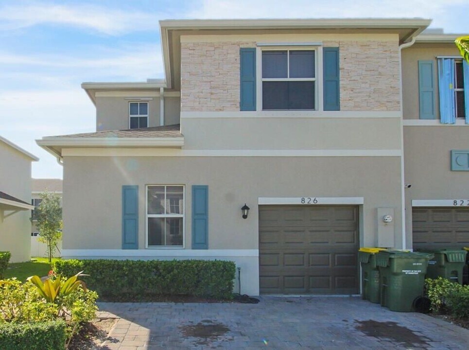 826 SE 17th St in Homestead, FL - Building Photo