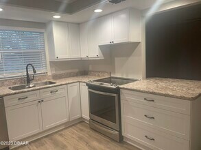 261 Manhattan Way in Port Orange, FL - Building Photo - Building Photo