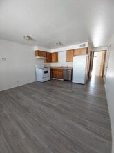 433 NE Silverwood Pl in Grants Pass, OR - Building Photo - Building Photo
