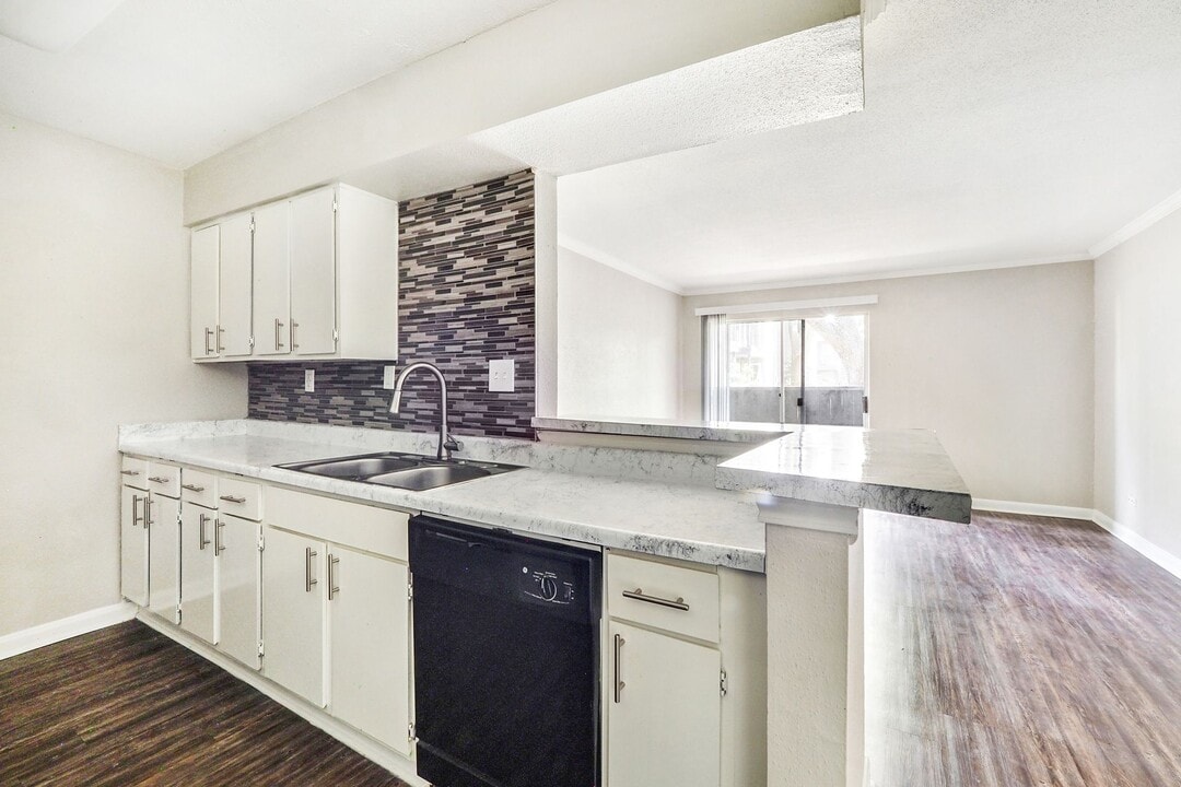 Cambridge Apartments in Angleton, TX - Building Photo