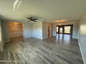 490 Park Ave in Satellite Beach, FL - Foto de edificio - Building Photo