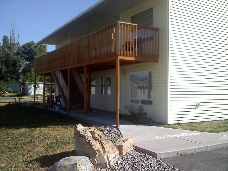 1751 C Ave W in Polson, MT - Building Photo