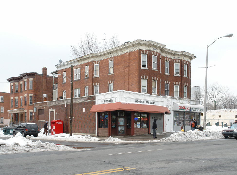 481-485 Albany Ave in Hartford, CT - Building Photo