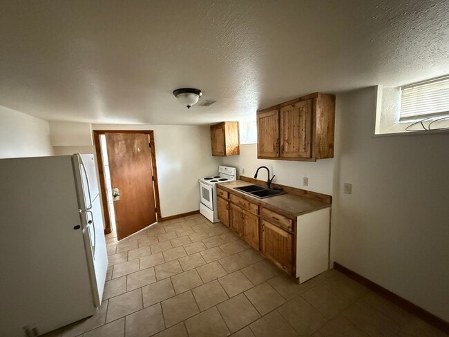 227 W 14th St in Junction City, KS - Building Photo - Building Photo