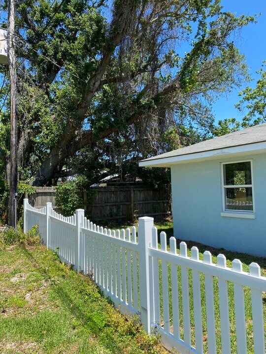 2462 Beacon Pl in Biloxi, MS - Building Photo