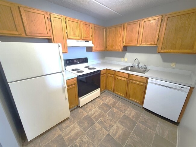 25 S Point Dr, Unit 1 in Boston, MA - Building Photo - Building Photo